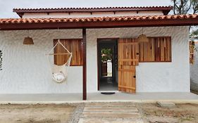 Casa Rústica em Condomínio com Piscina